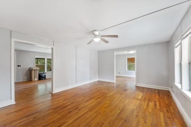 Foto del edificio - 606 N Pine Hill St