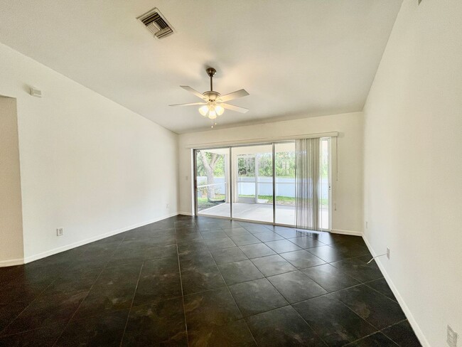 Foto del edificio - Lehigh Acres-NOW AVAILABLE **3 Bedroom/ 2 ...