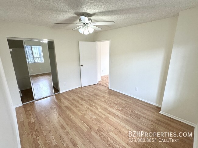 Building Photo - 2Bed 2Bath with Stainless Steel Appliances...