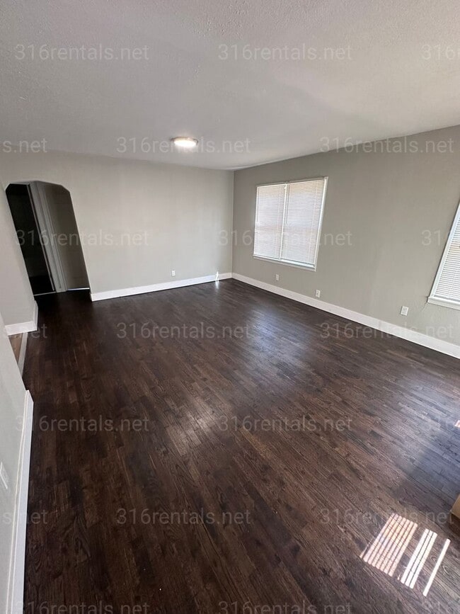 Building Photo - 820-822 N Belmont Ave