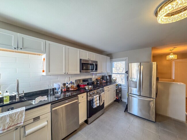 Building Photo - 508 Chapel St