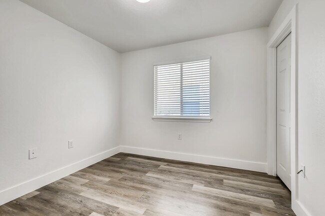 Building Photo - 1604 Anise Dr