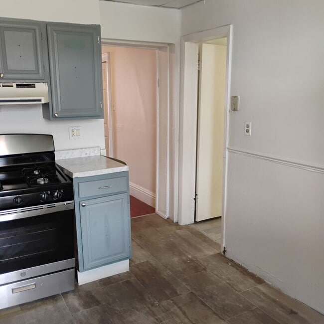 Building Photo - 305 3rd St