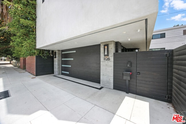 Building Photo - 1126 Broadway