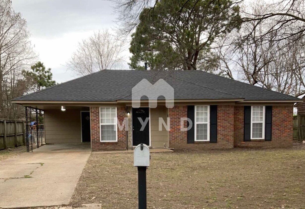Primary Photo - 2530 Hillcrest Cir