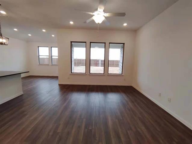 Foto del edificio - 2510 Lovegrass Ln