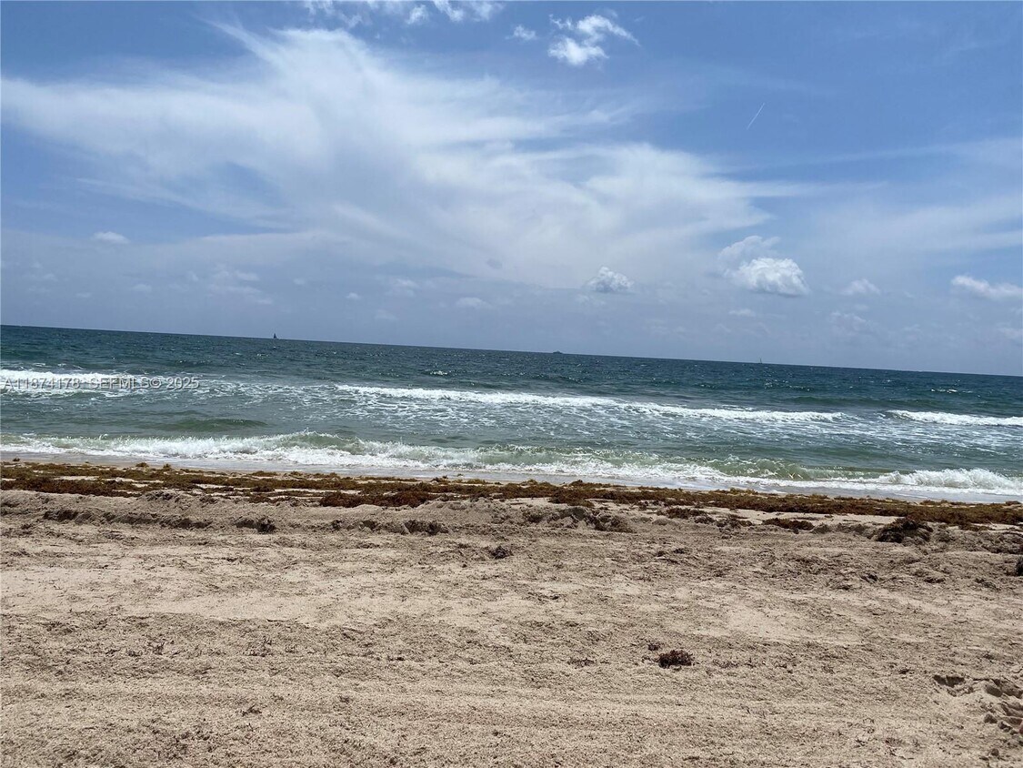 Foto del edificio - 4228 N Ocean Dr