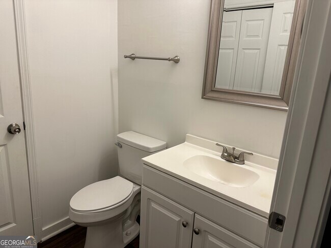 Building Photo - 5894 Summerglen Ln