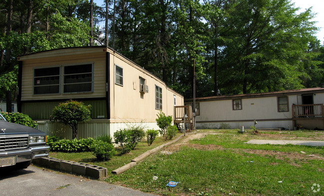 Building Photo - Double E Mobile Home Ranch