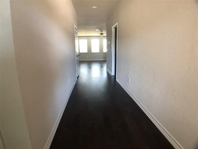Building Photo - 113 Flexus Ln
