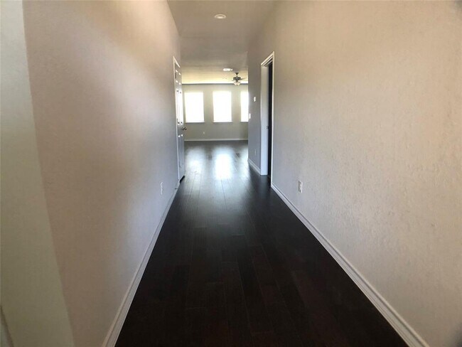 Foto del edificio - 113 Flexus Ln