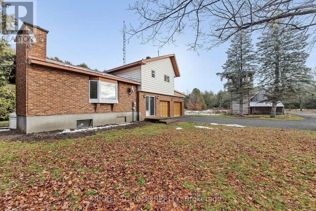 Photo du bâtiment - 1864 Manotick Station Rd