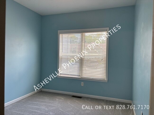 Building Photo - 52 Woodcreek Cir