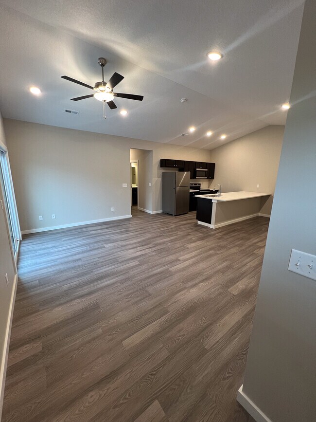 Foto del edificio - 5185 N Cypress St