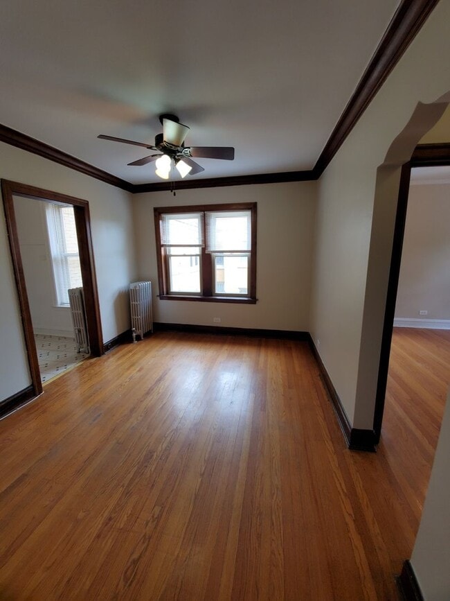 Building Photo - Large Lincoln Square 1BR! Heat, Cooking gas & Water Included!