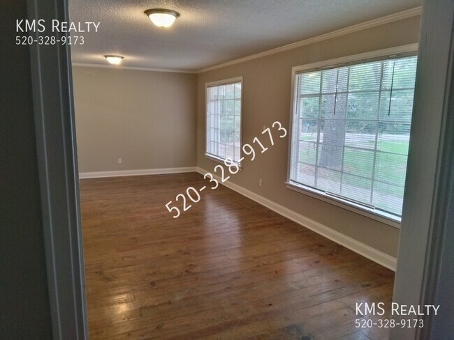 Building Photo - 3 Bed / 2 Bath - OWNER/AGENT