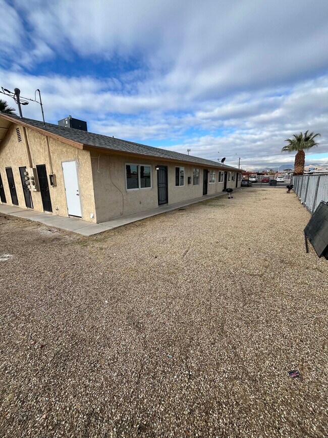 Foto del edificio - 2500 Bassler St