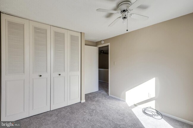 Foto del edificio - 8000 Green Tree Ct