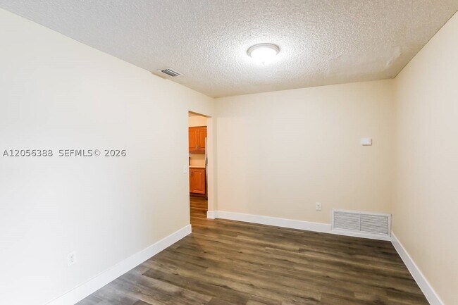 Foto del edificio - 11860 NW 29th Pl