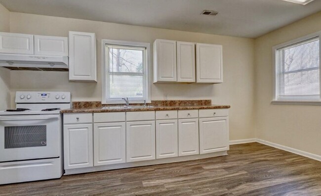 Building Photo - 1106 E Stewart Cir