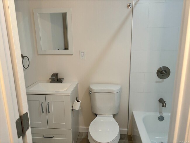 Foto del edificio - 2427 Clinton St