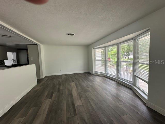 Foto del edificio - 1405 Stewart Blvd