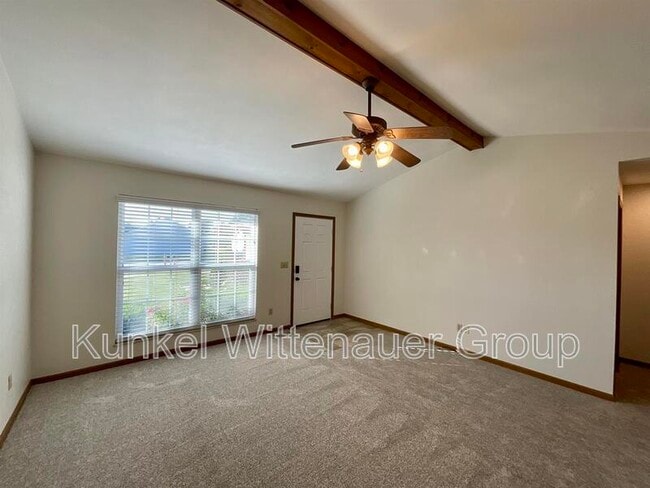 Building Photo - 614 Carol Ann Dr