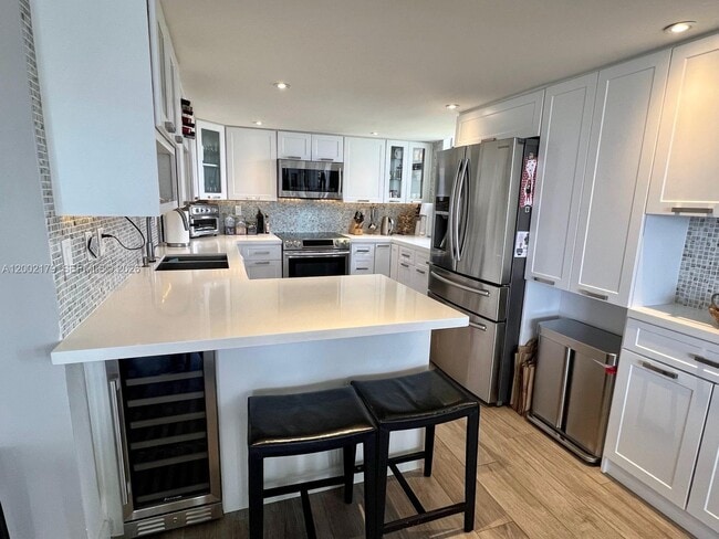 Building Photo - 1901 Brickell Ave