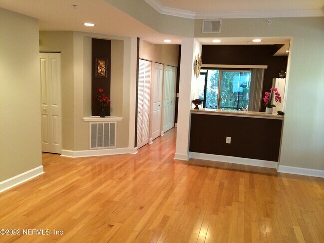 Foto del edificio - 9745 Touchton Rd
