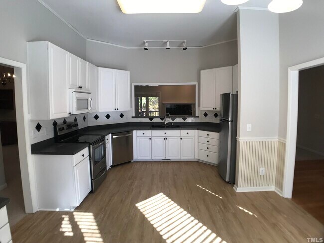 Building Photo - 207 Muir Woods Dr