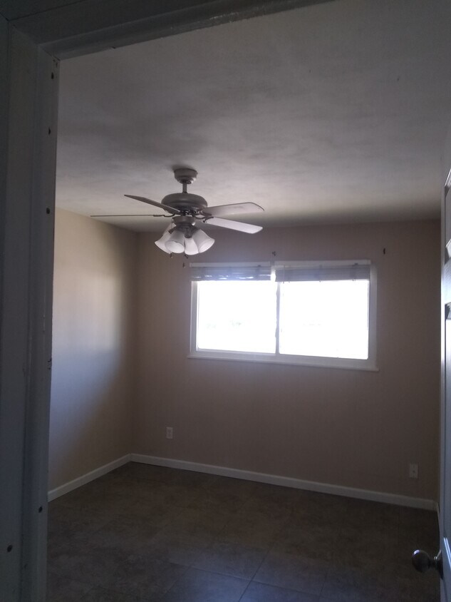 Primary Photo - 119 E Poos Dr