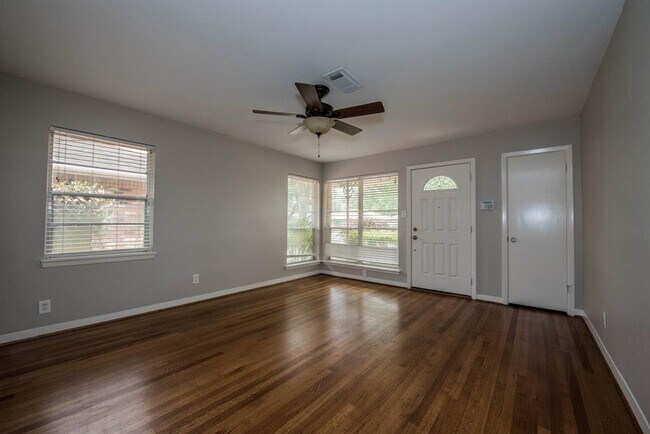 Building Photo - 5318 De Milo Dr