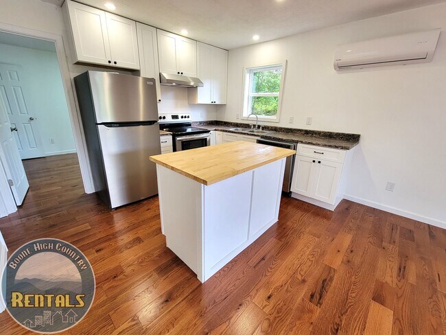 Foto del edificio - 427 Sugarloaf Rd