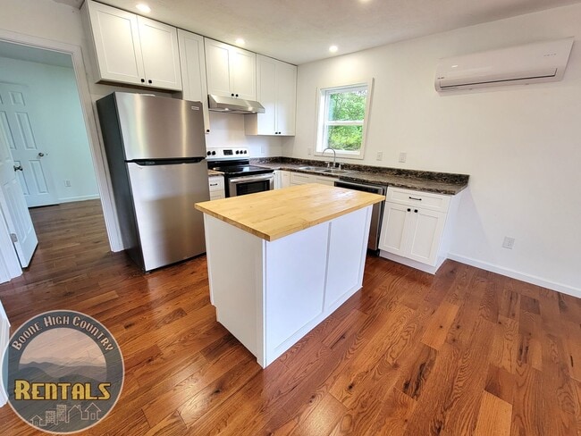 Building Photo - 427 Sugarloaf Rd