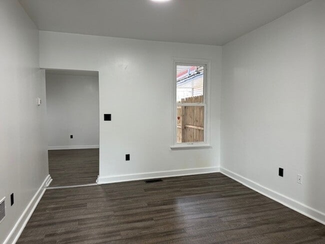 Building Photo - 1248 Derry St