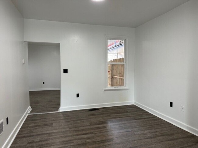 Foto del edificio - 1248 Derry St