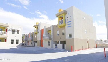 Building Photo - 410 Thorn Ave