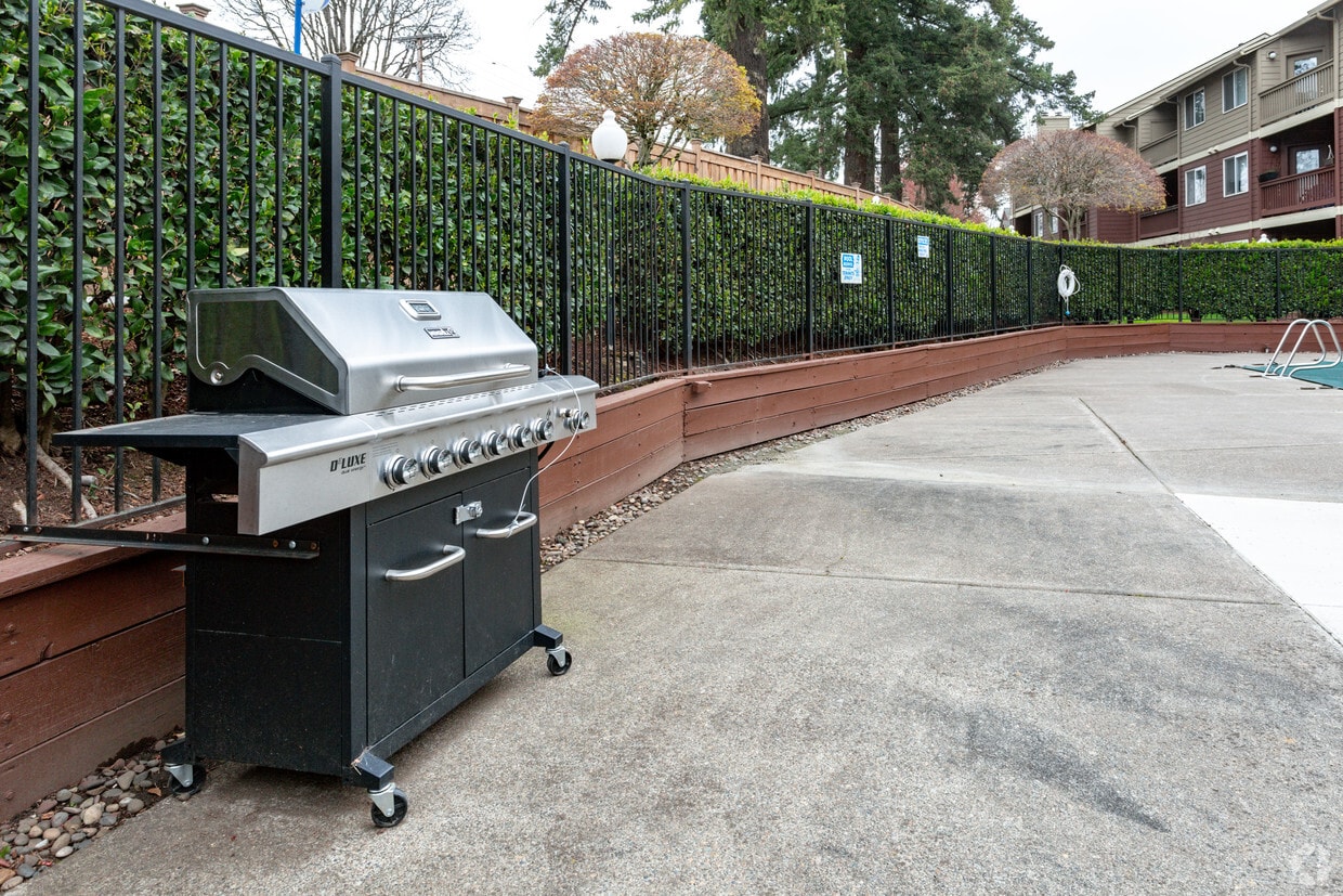 The Crossings Apartments in Clackamas, OR