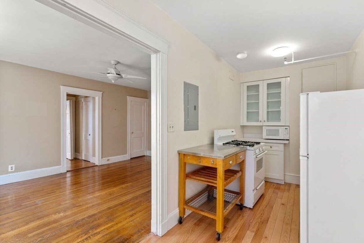 Foto del edificio - HOT Brighton 1BR  Listing!!