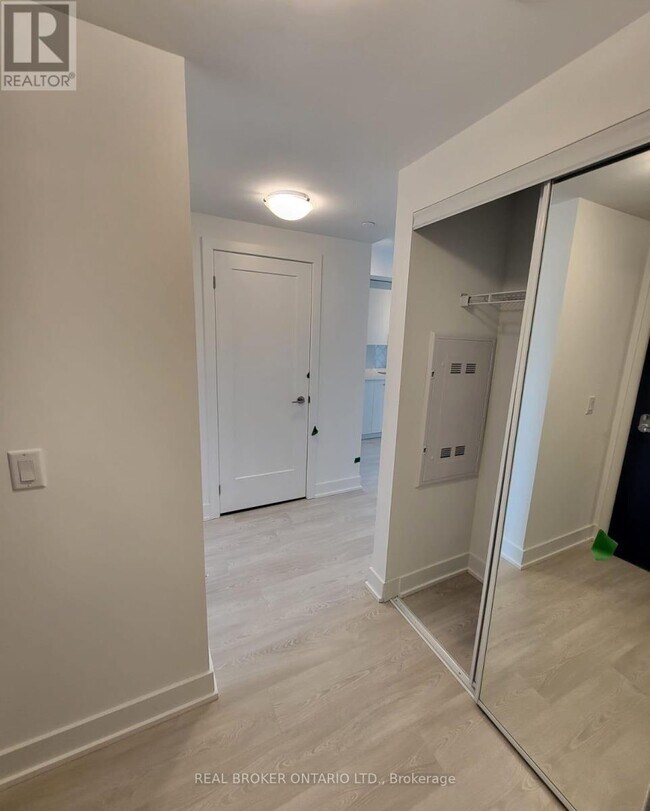 Photo du bâtiment - 2545 Simcoe St N