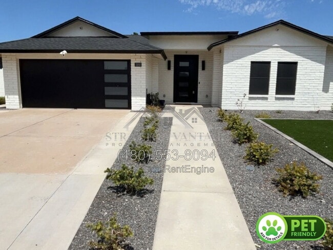 Building Photo - 2202 N Los Altos Dr
