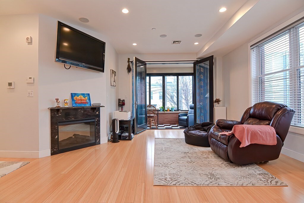 Foto principal - 152 Old Colony Ave