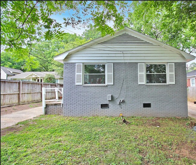Building Photo - 1357 Downs Ave