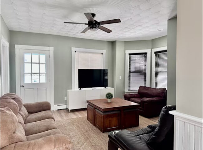 Building Photo - 98 Delaware Ave