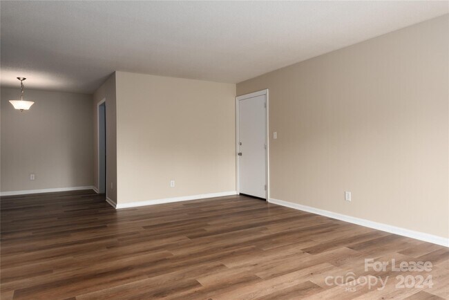 Building Photo - 4736 Hedgemore Dr