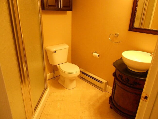 Building Photo - 98 Knight St