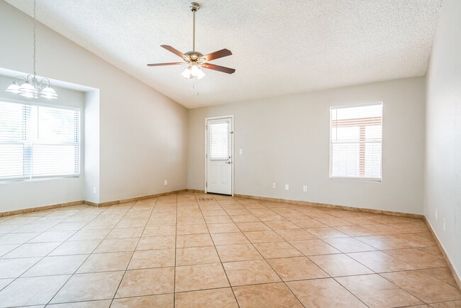 Building Photo - 4467 W Yorkshire Dr