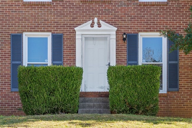 Building Photo - 3 Bedroom Home In Meadowbrook Subdivision ...