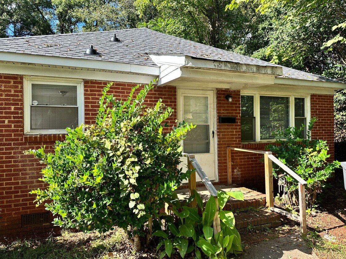1516 Effingham Rd, Charlotte, NC 28208 House Rental in Charlotte, NC