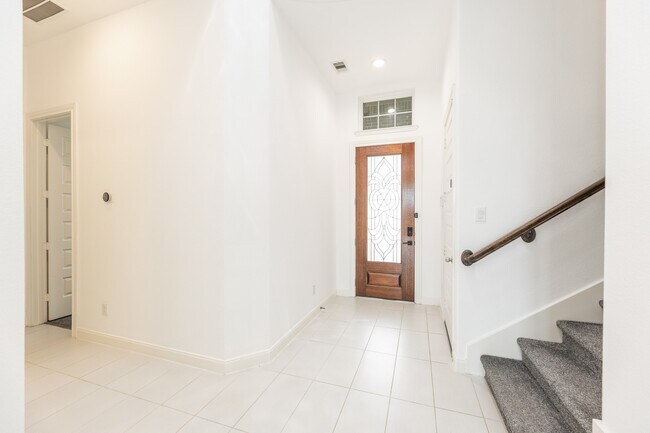 Foto del edificio - 25514 Kearsley Dr